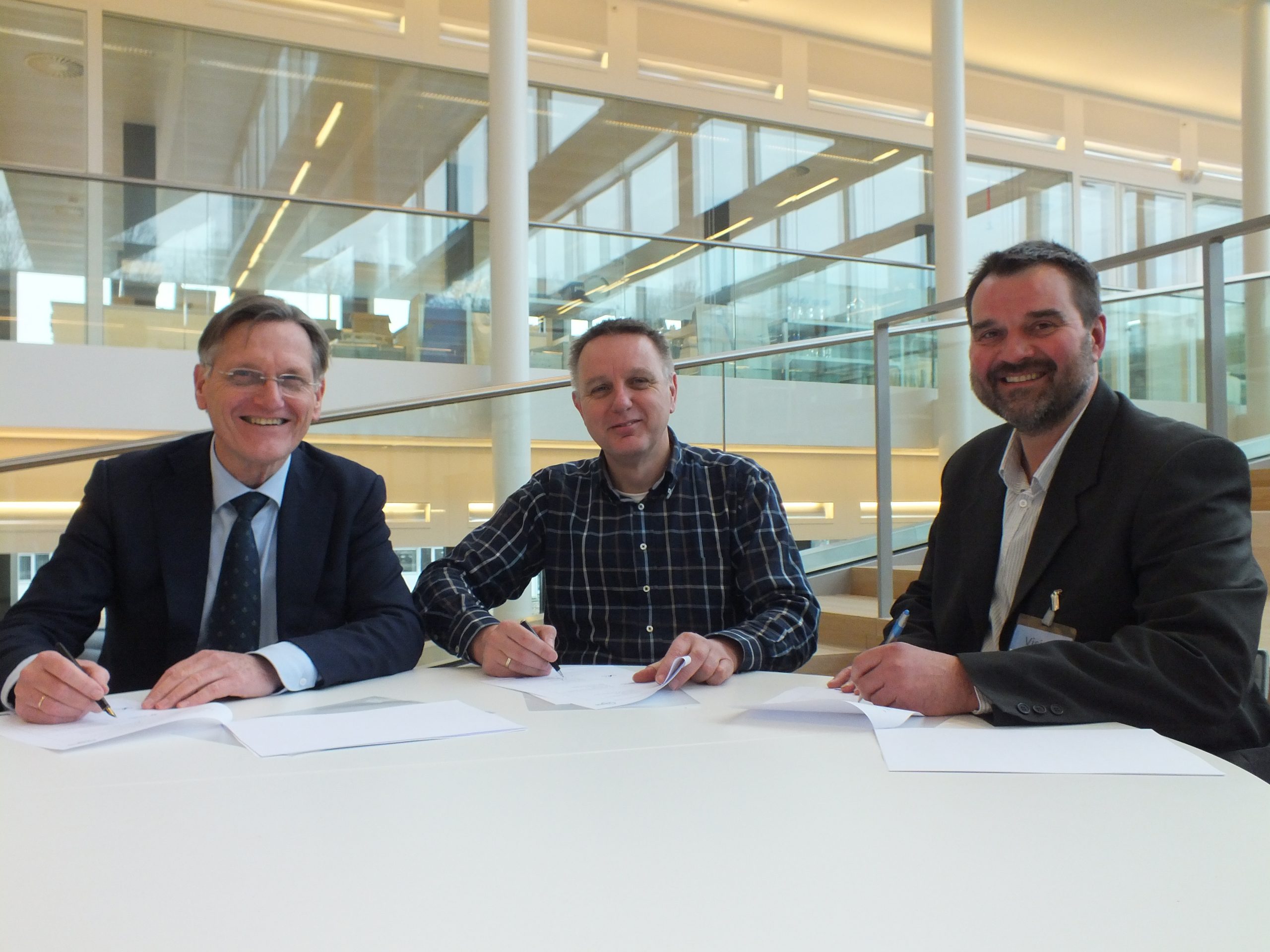 Aa en Maas BWA en KWR ondertekenen samenwerkingsovereenkomst fijnzeeftechnologie