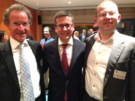 Van rechts naar links: Durk Krol (directeur WssTP), Eurocommissaris Moedas en Theo van den Hoven (vice-president WssTP).