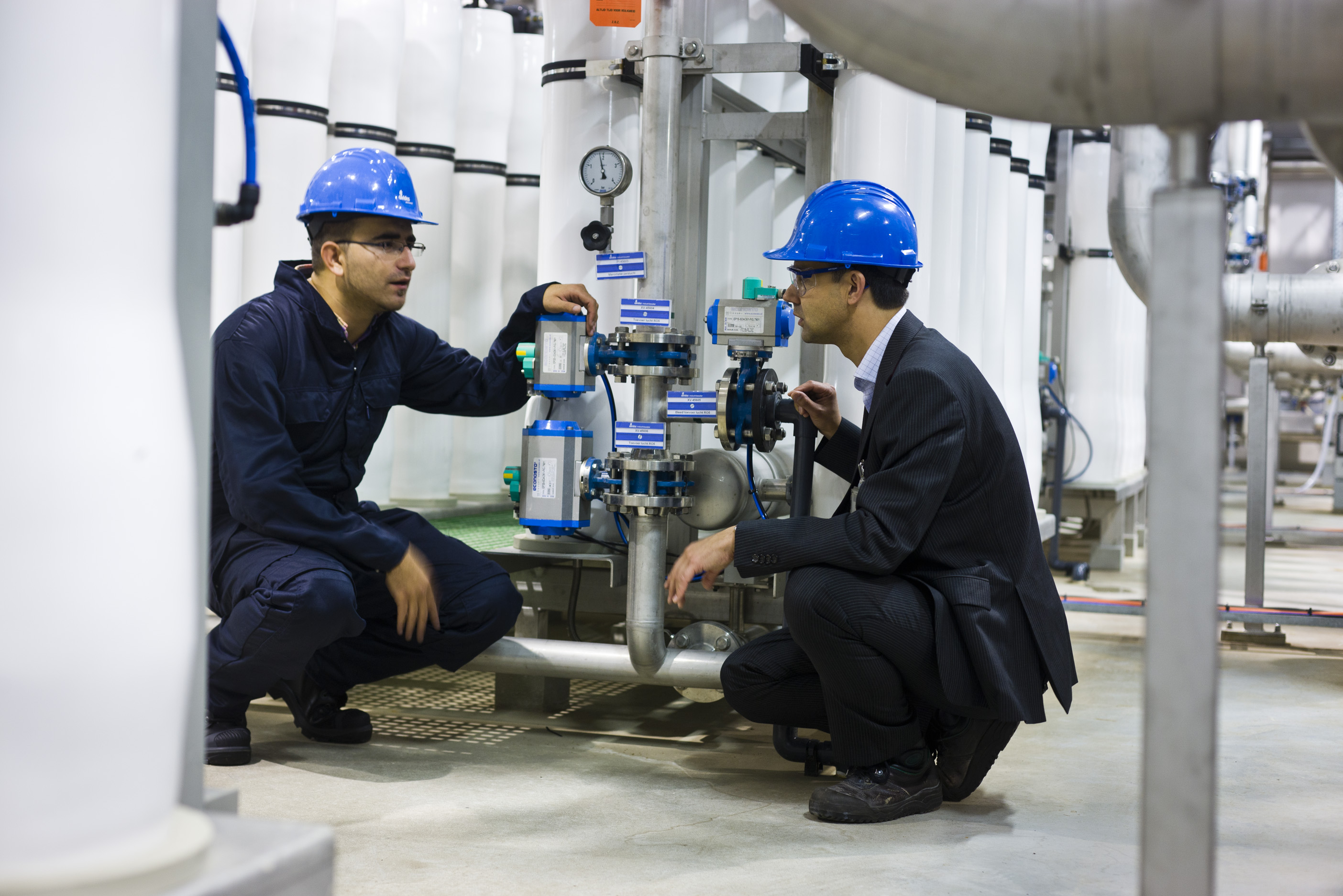 Researchers at a full-scale membrane installation at Evides Industriewater.