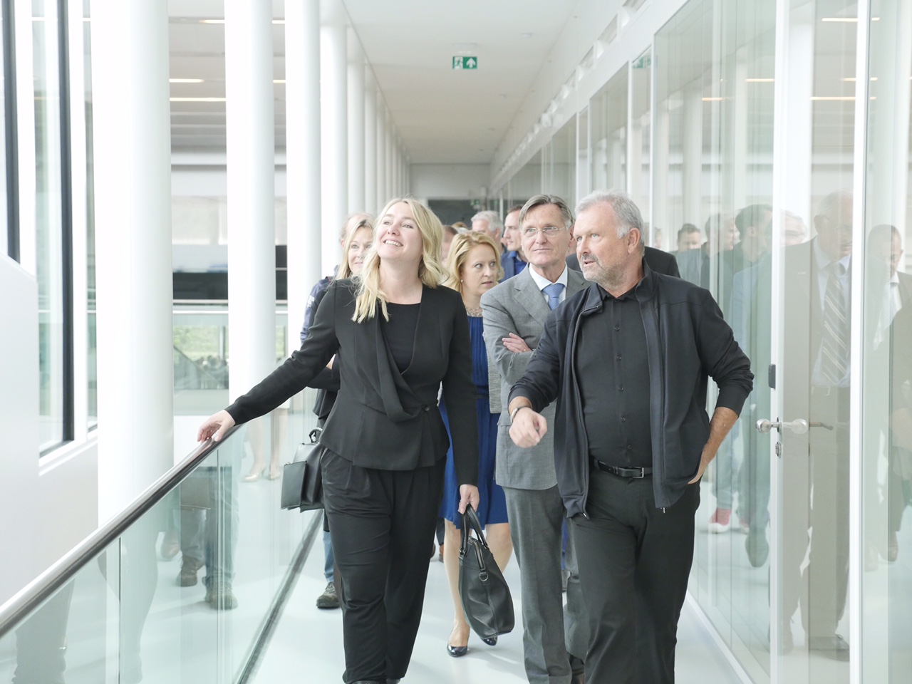 Minister Schulz van Haegen opent nieuw KWR-gebouw