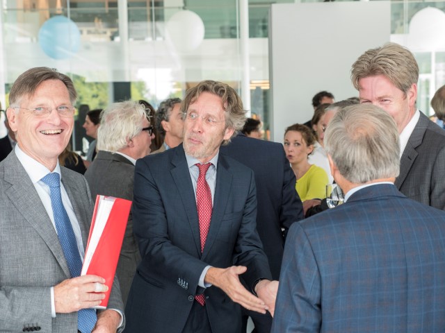 Minister Schulz van Haegen opent nieuw KWR-gebouw 1