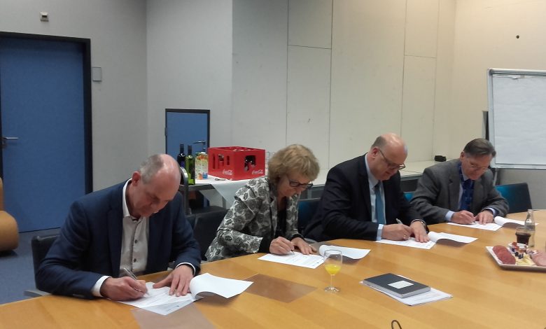 Met de ondertekening wordt een basis gelegd voor een meerjarig programma van kennisontwikkeling om de waterkwaliteit in Nederland te verbeteren.