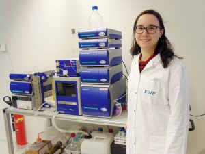 Rossella Messina in het KWR sensoren lab