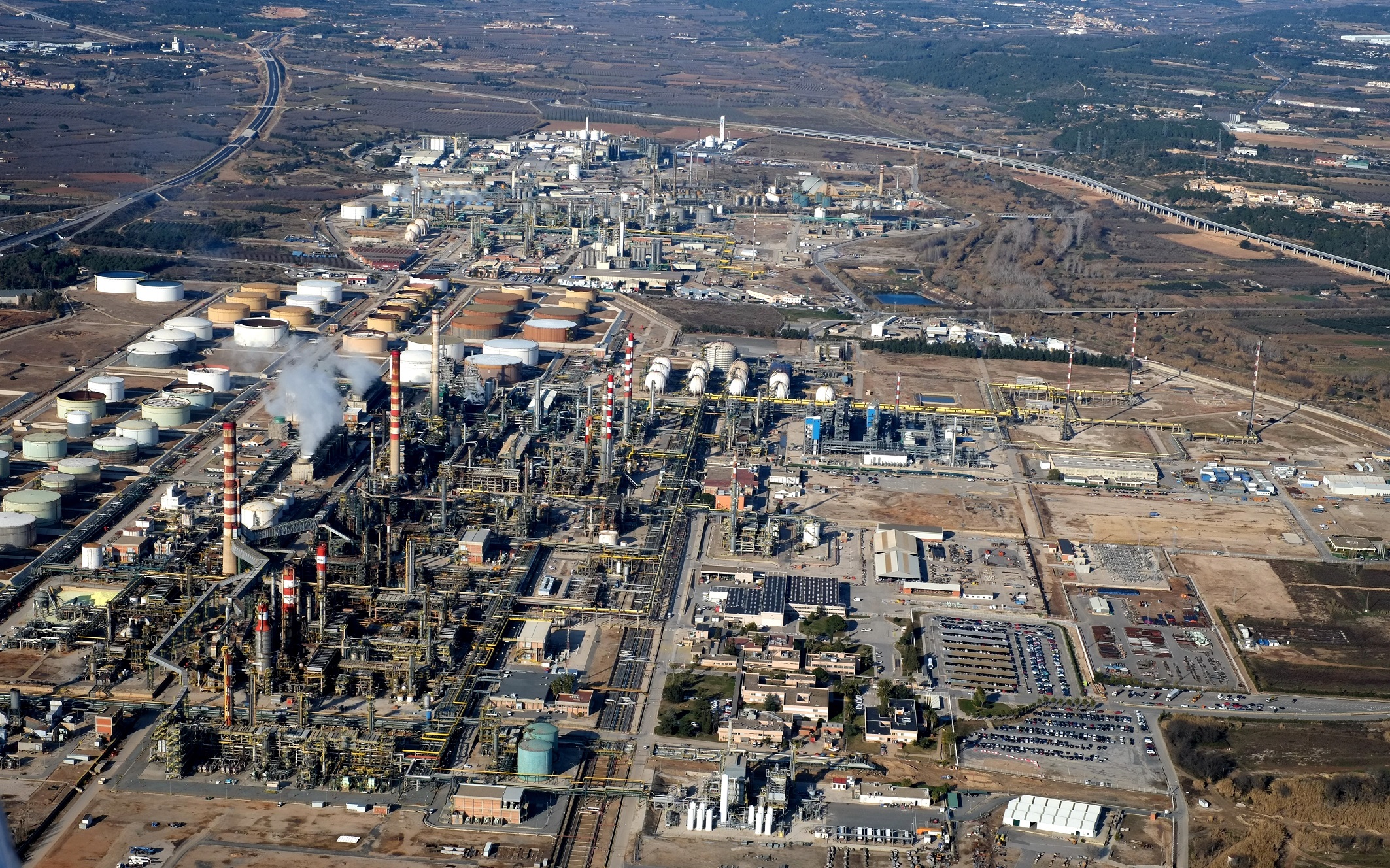 De demonstratielocatie van DOW (ChemMed Tarragona, Spanje). ChemMed Tarragona is een industrieel, logistiek, academisch en wetenschappelijk chemisch cluster gelegen in het grotere gebied Tarragona in het noordoosten van Spanje. (Bron: Website REWATCH)