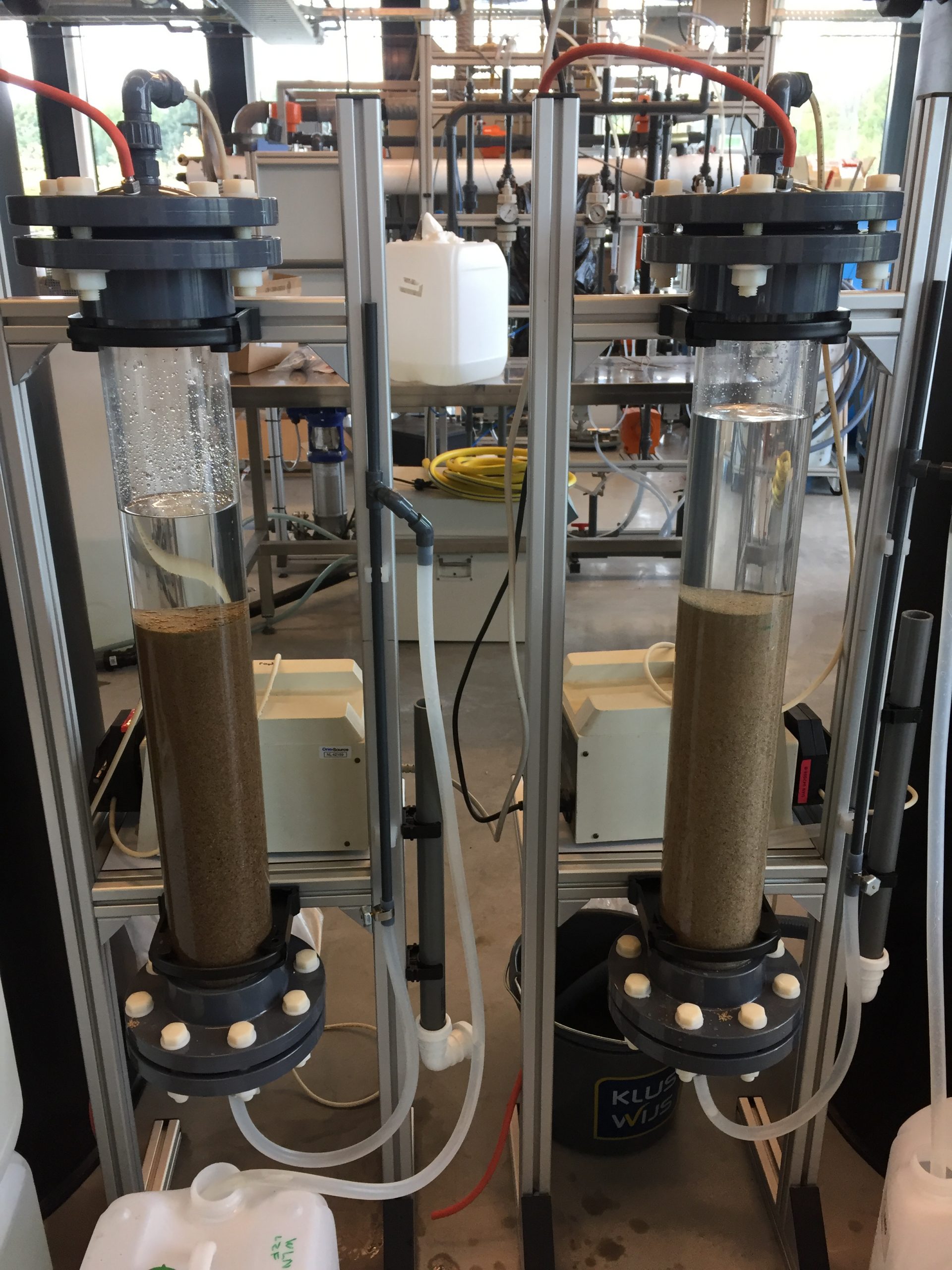 Kolomopstelling voor het testen van langzame zandfiltratie