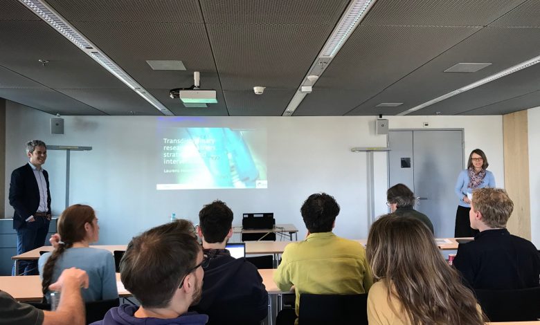 Laurens Hessels in discussion with researchers at Eawag (Switzerland).