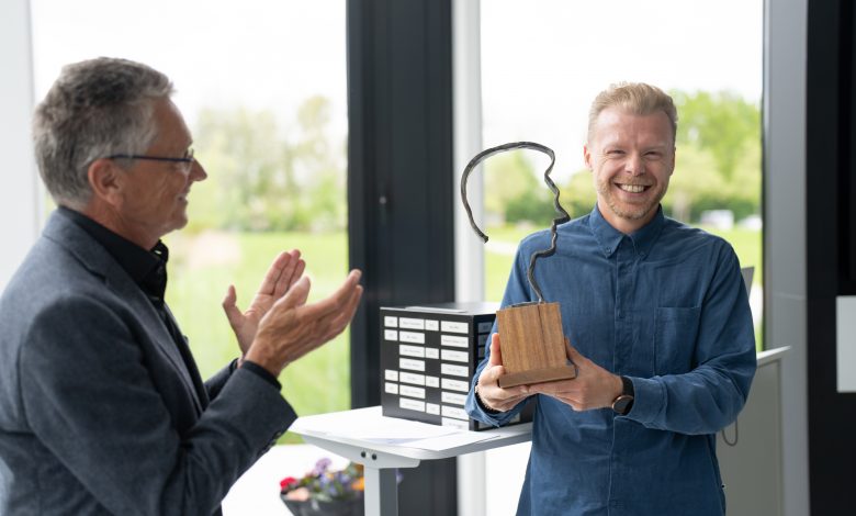 ‘Ik ben trots en vooral dankbaar dat ik samen met mijn collega’s met dit artikel heb kunnen bijdragen aan de verdere ontwikkeling van afvalwateranalyse ter ondersteuning van de volksgezondheid’, aldus Frederic Béen.