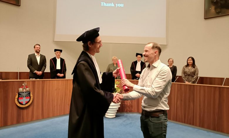 KWR researcher Daniel Duarte received his PhD degree on 25 September at Radboud University, Nijmegen.