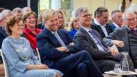 Koning Willem-Alexander opent groene waterstofproductiestation Hysolar